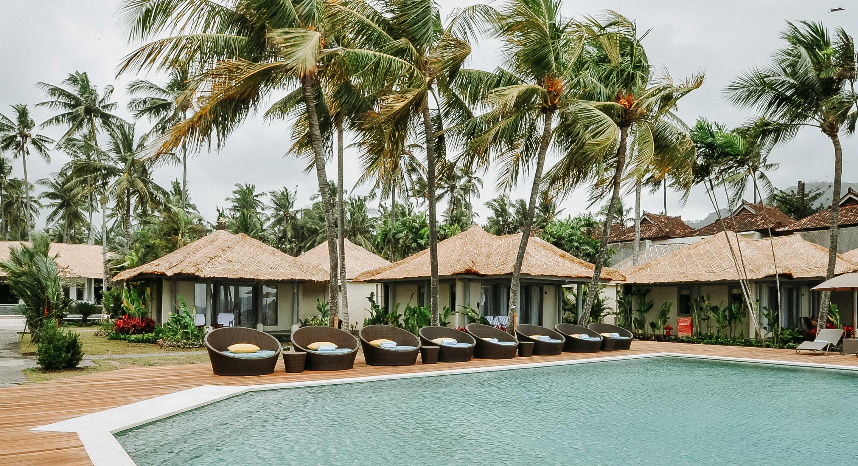 Nirwana Beach & Resort Candidasa Kültér fotó The resort's pool