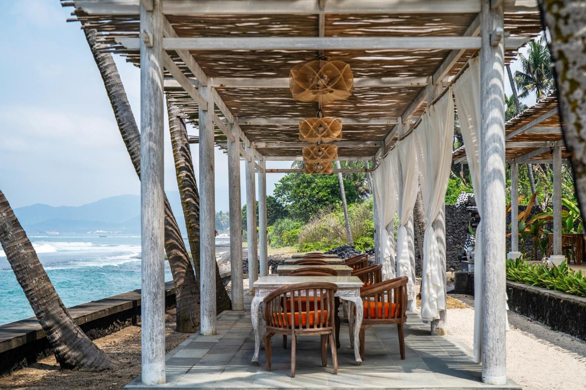 Nirwana Beach & Resort Candidasa Kültér fotó The Beach Bar