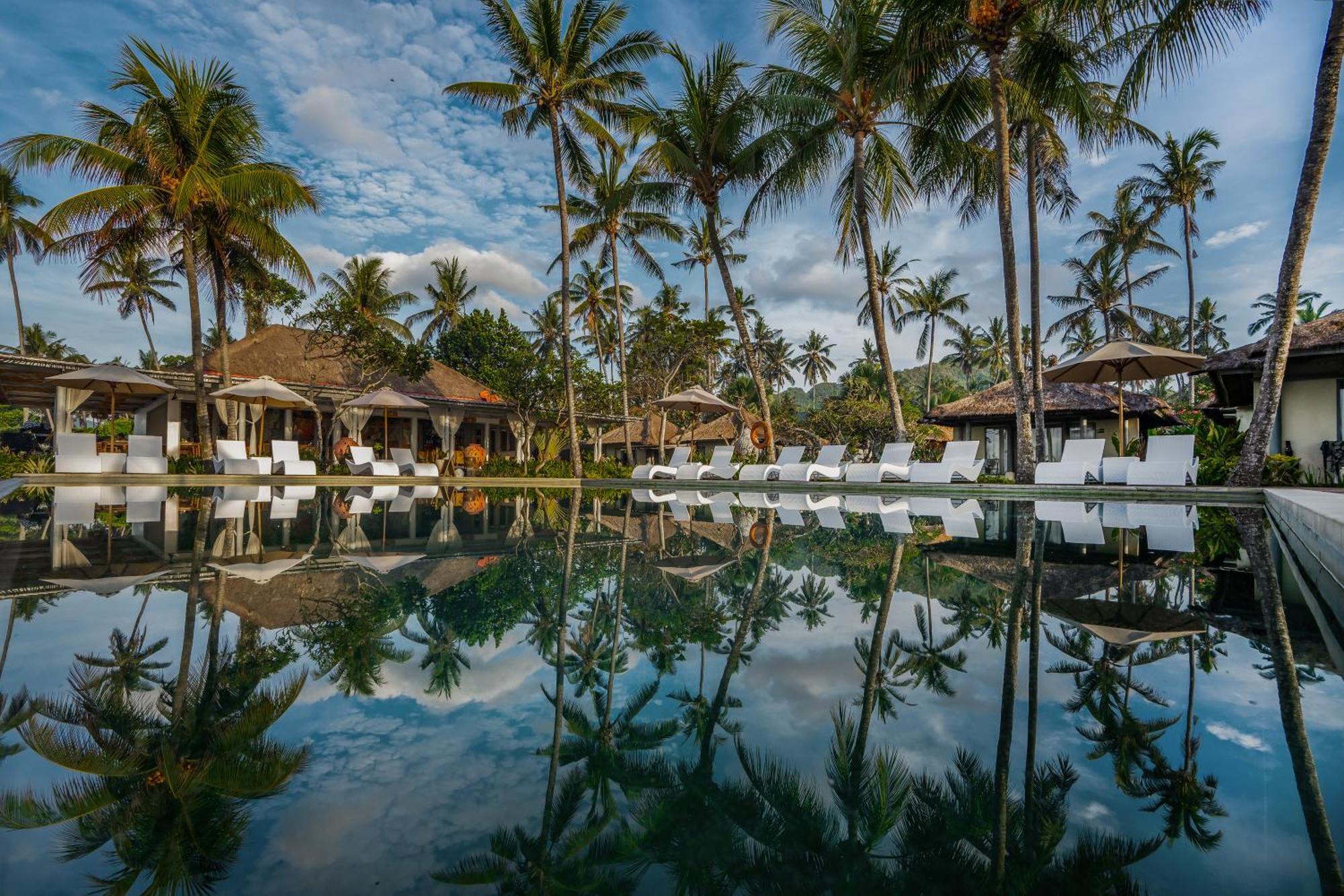 Nirwana Beach & Resort Candidasa Kültér fotó The resort's main pool