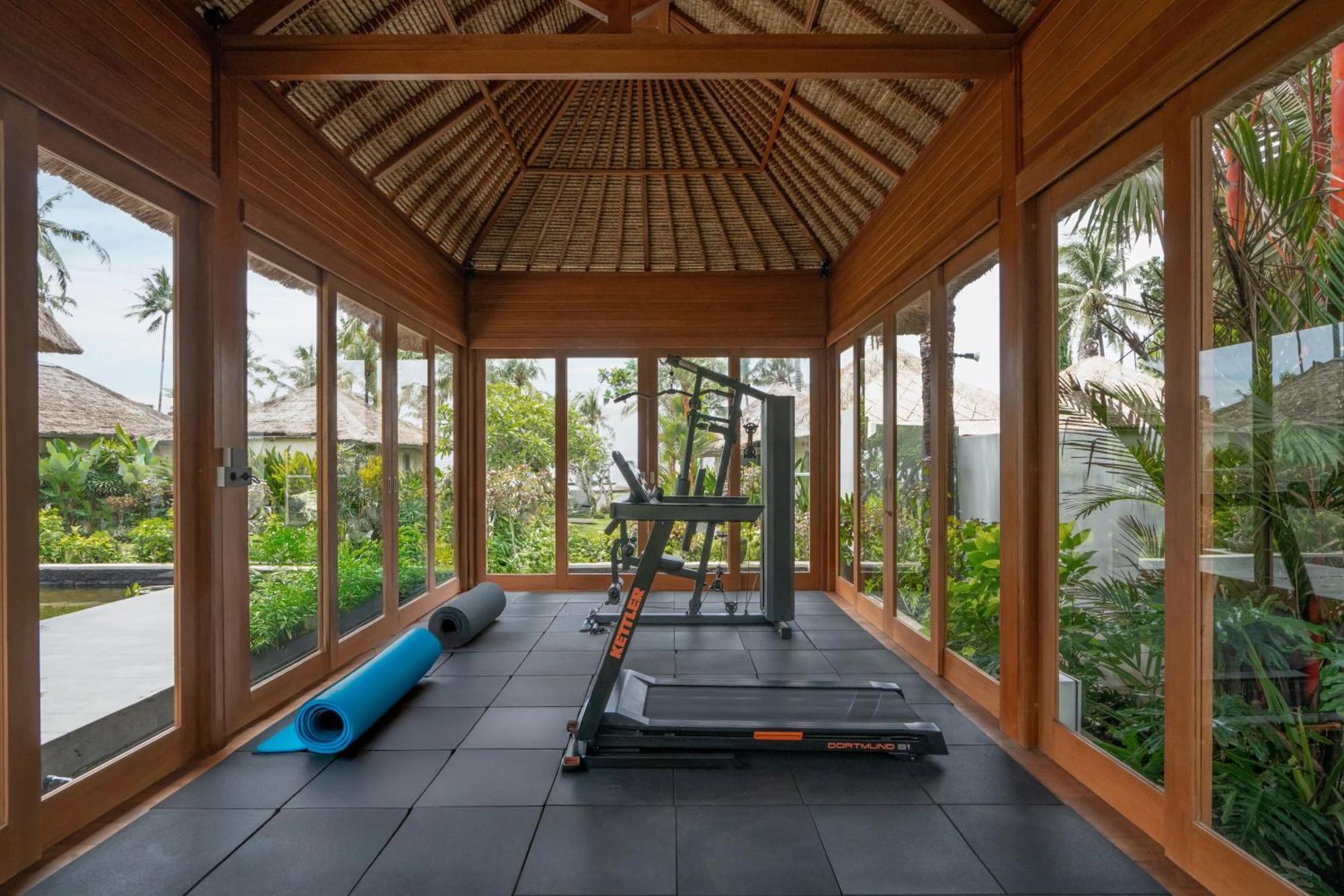 Nirwana Beach & Resort Candidasa Kültér fotó The gym at the resort