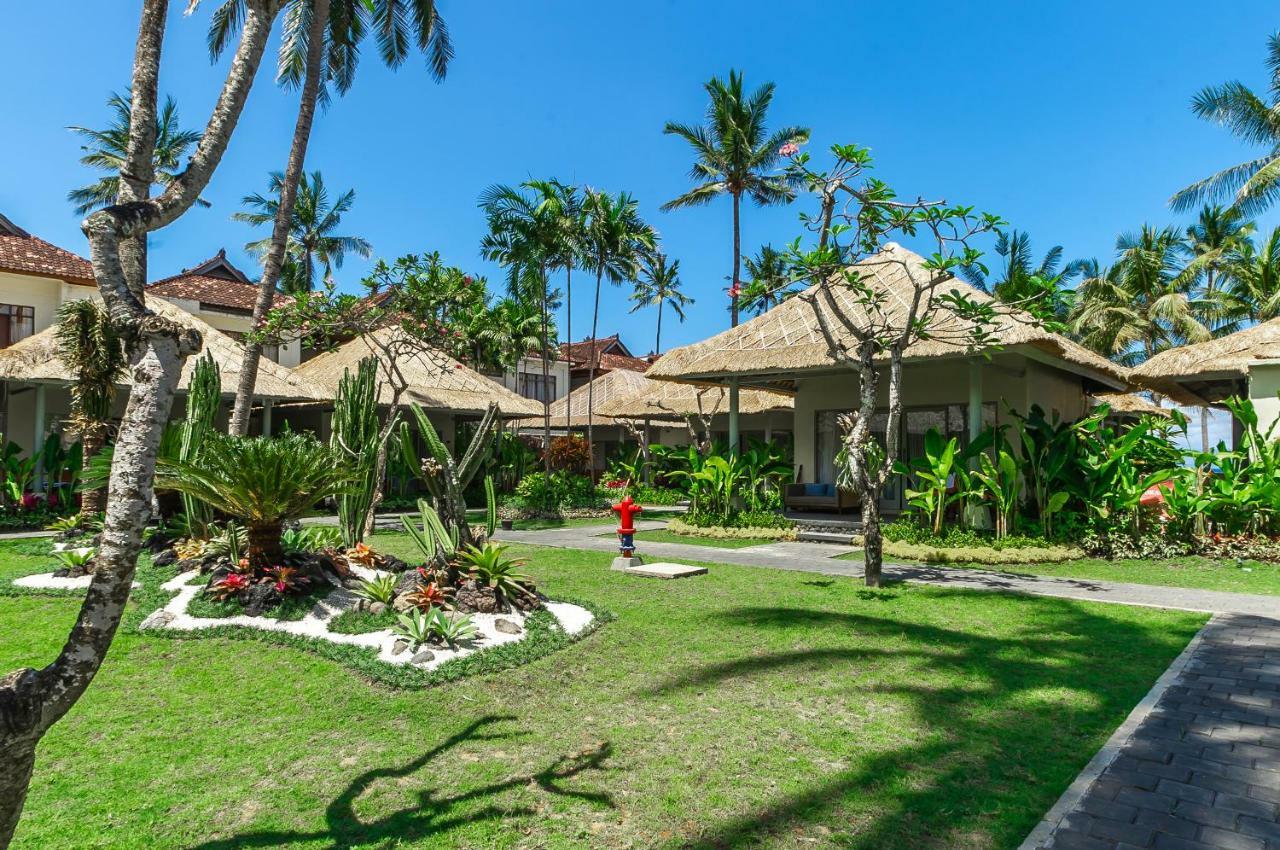 Nirwana Beach & Resort Candidasa Kültér fotó The resort's grounds